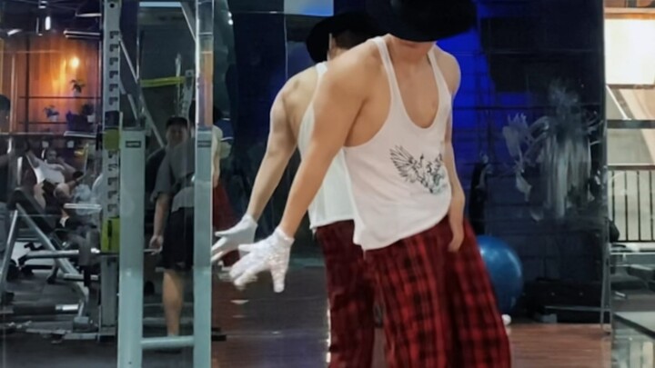 [Xiong Ziyi] After abstaining from alcohol for 314 days and dancing MJ's dance, Billie Jean has beco