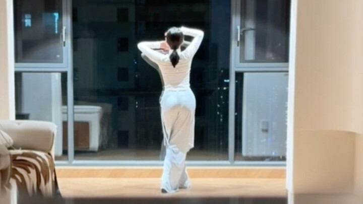 Cuối cùng cũng hiểu vì sao ánh trăng trắng lại khó lòng buông bỏ được…