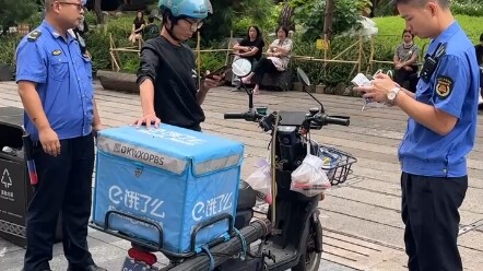 Pengantar makanan Ele.me di Guangzhou beradu dengan petugas penertiban kota Guangzhou