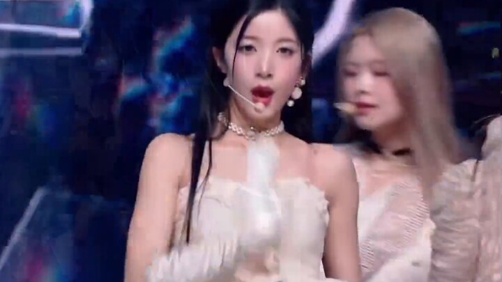 This is a stroke of genius! Let's drink this enchanting juice together! Look at the beauty, little d