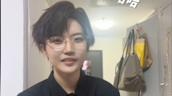当你漫展出了成男后回到女寝……真是离大谱了