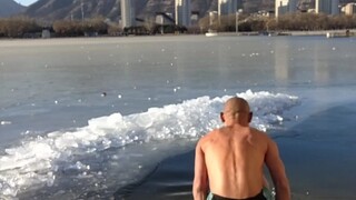 2021年12月16号朝阳冬泳怪鸽冷水浴健身继续。冷水浴健身有危险，请勿模仿！坚持就是胜利！加油！奥利给！哈哈哈哈哈哈哈哈