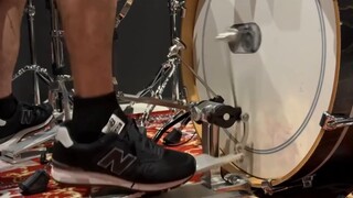 架子鼓这样打……腿不会抽筋吗？