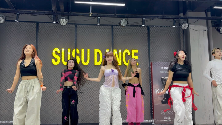 Nanan's version of "ZOO" is here! As soon as Shakira's voice comes on, it's like world peace has arr