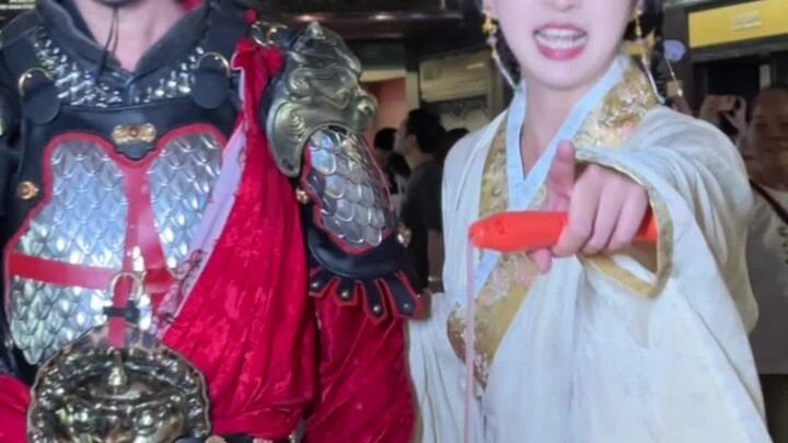 Giờ thấy người mặc hán phục, bảo đi đóng phim thì ít đi, còn nói cảm ơn thì lại nhiều lên rồi.