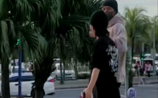 【كيم مين كيو】بعد مشاهدة هذا الفيديو، أصبحت أدرك حقيقة طول جيمي كيو بشكل حقيقي!