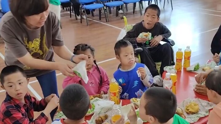 Hãy thắp sáng, thắp sáng và chúng ta sẽ tiếp tục khởi hành...