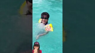 PILIH MANA BERENANG DI KOLAM RENANG VS PANTAI ⁉️#shorts #funny #dubbing