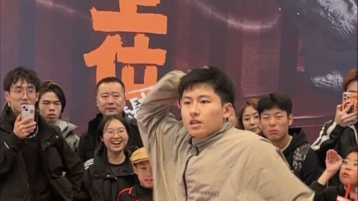 วันนี้มาทานอาหารที่โต๊ะฮิปฮอปกัน