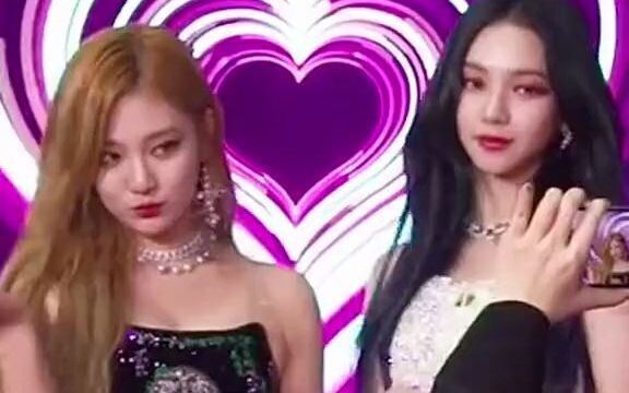 【aespa】ماذا؟! بجدية كده؟! لقطات من وراء الكواليس في MAMA مضحكة لدرجة الجنون!