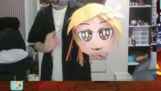 She took off her hood!