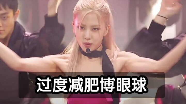 Park Chaeyoung tidak hanya menata rambutnya dengan belahan tengah, tetapi juga sengaja menurunkan be