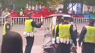 F1 vào pit stop vs bà cô vào pit stop