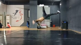 Vòng tròn lớn từ 0 đến 11, chỉ cần ba tháng