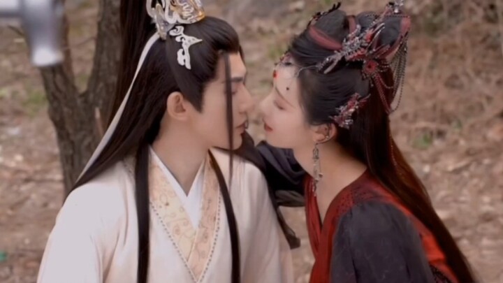 Tôi cứ bảo mà, mấy cảnh rò rỉ của hai người ấy còn hay hơn cả bản chính cơ đấy!