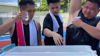 Momen memalukan saat minum air