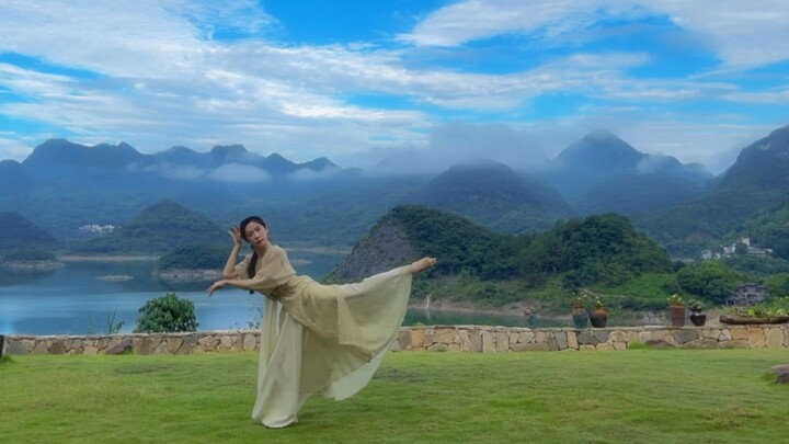I see all living things as grass and trees, but you are the green mountain