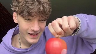 网友整理了一些自己小时候干过的傻事，很好奇这是怎么做到全球统一的？