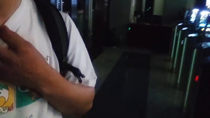 Perpustakaan kecil, biarkan kamu mencoba makanan ayah sepanjang malam!