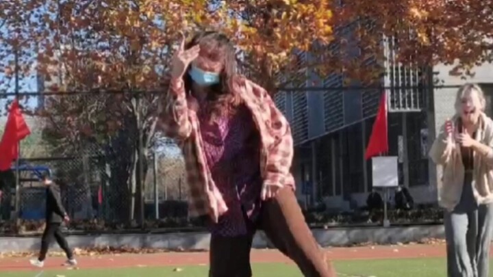 College girl IKUN passionately flips and dances on the playground⚡️Just because you're so beautiful⚡