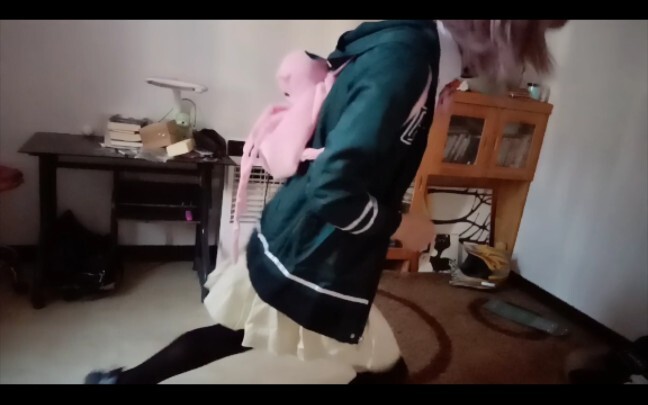 Nếu điều này trở nên phổ biến, tôi sẽ cosplay Nanami Chiaki và chụp ảnh tình yêu trước mặt cả lớp.