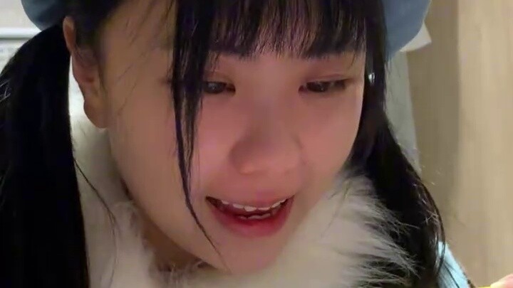 Kerjaanku sibuk banget. Aku sebenarnya ngerjain banyak banget hal dalam sehari.