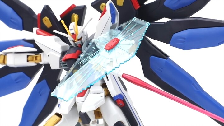 เครื่องจักรพิเศษของคิระ ยามาโตะ ใหม่ แข็งแกร่งและหล่อที่สุด! Bandai HGCE New Strike Freedom Gundam [