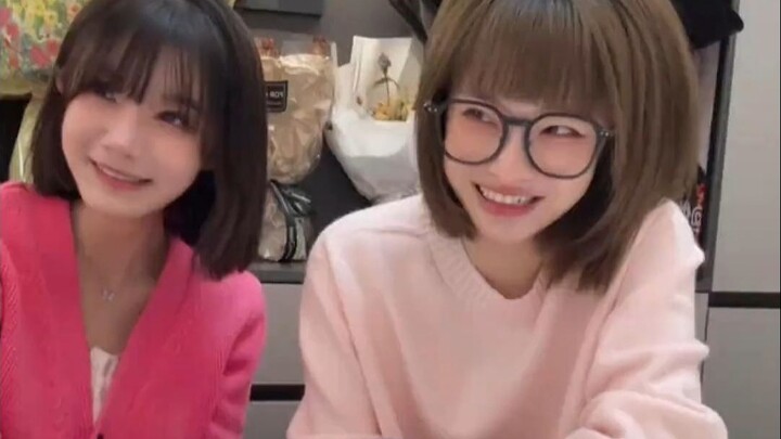 What’s New Year’s without tons of friends celebrating together? That’s when it really gets lively!