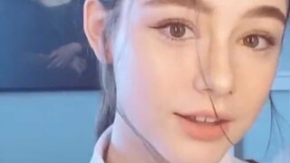 Hãy đến trường cùng nàng tiên Dasha của Nga nhé!