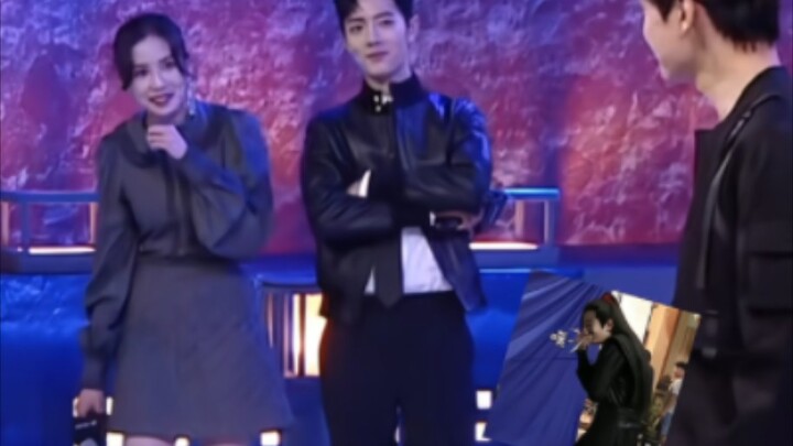 เป็นที่รู้กันดีว่าคนฉงชิ่งชอบเเช่งลูกเเก้ว ฮ่าๆ ตาโตๆ ของเซียวจ้านแทบจะยิ้มจนหายไปแล้ว ฮ่าๆ