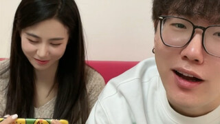 Sau khi bạn gái chơi game giành được MVP... hoàn toàn không thể giấu nổi niềm vui sướng