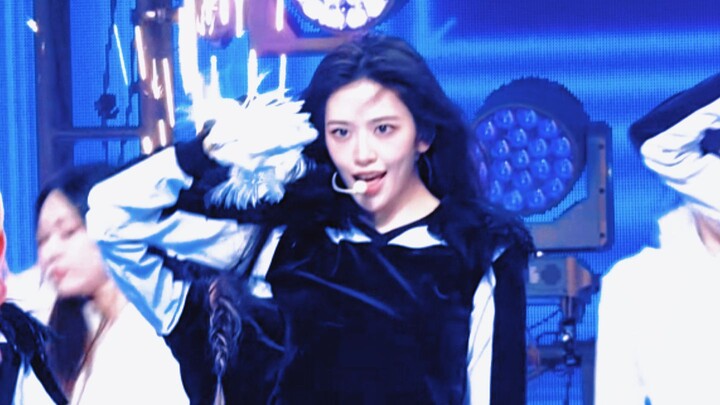 Satu-satunya anggota dalam grup yang mampu menari 'look at me' dengan sempurna