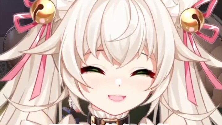 Forgot to turn off the microphone when she was on the phone during the live broadcast, and her boyfr