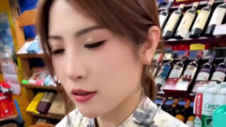 人有三急，我进屋上个厕所不过分吧。