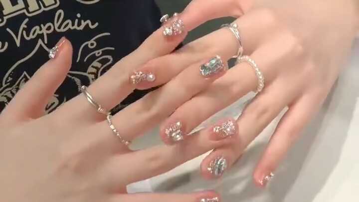 บทเรียนทำเล็บมือเล็บสั้นแวววาวแบบเทพธิดาที่พวกคุณเรียกร้องมาแล้ว