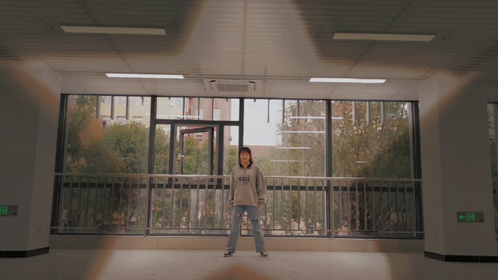 สาวน้อยเต้นคัฟเวอร์ MONEY-Lisa