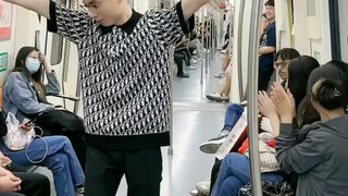 Không thể tiếp tục ở bên nhau với thân phận của người bình thường, vậy thì tôi sẽ không khiêm tốn nữ