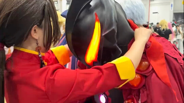 ไม่ว่าจะเป็นแสงสว่างหรือความมืด จงเปลี่ยนเป็นสีแดงทั้งหมดให้ฉัน!