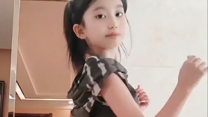 สาวน้อยรักการเต้น บางคนบอกว่าเธอเหมือนซ่งเสี่ยวรุ่ย #ฉีที่รักคุณตอนดึกดื่น