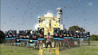 当彩虹六号小叮当变身为崇皇时王！庆贺吧！他是集合了20位基础干员力量于一身，吊打萌新，通晓休闲与猎恐的新晋王者，其名为新晋干员小叮当！