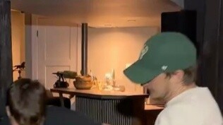 المصدر: فيديو من JohnsonBrothers (الإخوة جونسون)، أصدقائي الأعزاء، أنا مشغول بالعمل هذه الفترة ولا أ