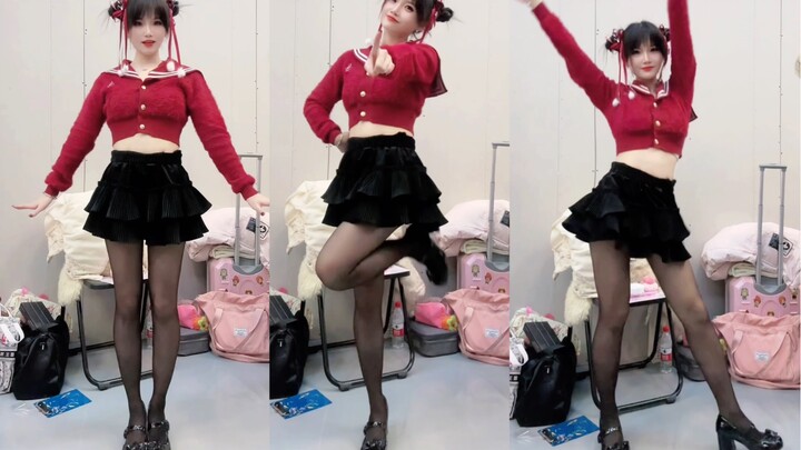 My girlfriend wishes you a happy new year (◍•ᴗ•◍)ゝ