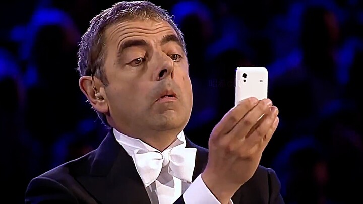 Mr. Bean: Suatu kehormatan bagi Rolls-Royce, satu-satunya orang yang berani mengolok-olok di upacara