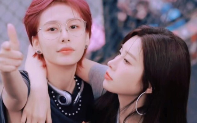 【กั่วไห่ x เป่าเถี่ย】(สองเน็ตไอดอลติ๊กต็อก) มีแค่ฉันคนเดียวที่ฟินคู่นี้! “เราเป็นเพื่อนสมัยมัธยมต้นน