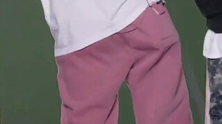 [Choi Seungcheol] Thần tượng nào có bức ảnh mông thẳng tắp thế? Một bức ảnh mông thẳng tắp, một túi 