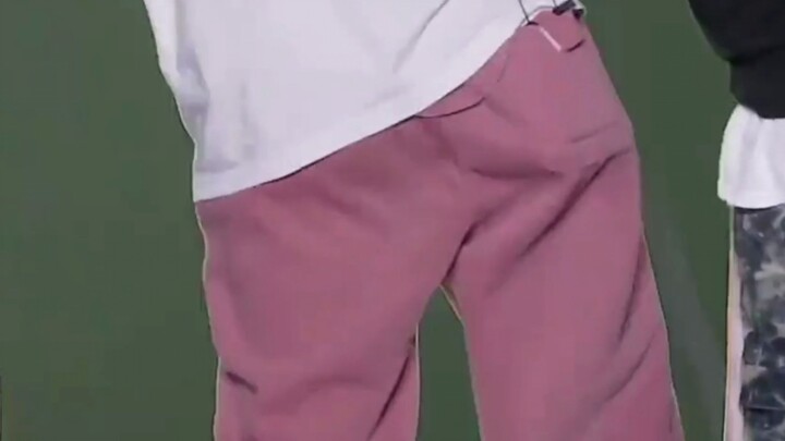 [Choi Seungcheol] Thần tượng nào có bức ảnh mông thẳng tắp thế? Một bức ảnh mông thẳng tắp, một túi 