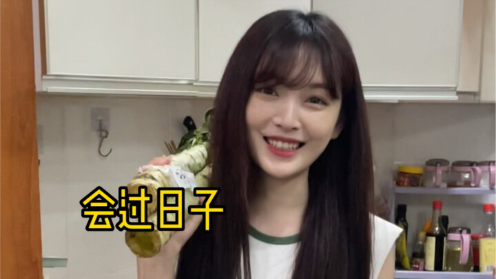 Aku masih nggak bisa ngilangin kebiasaan bikin orang lain canggung.