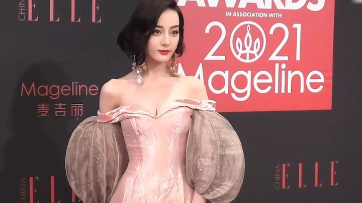 This gown had the child marching smartly down the red carpet. By the time Dilraba made her final ent