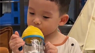 ดื้อจังเลย! ลูกฉันอายุ 2 ขวบชอบกินเผ็ด ตลกมาก!