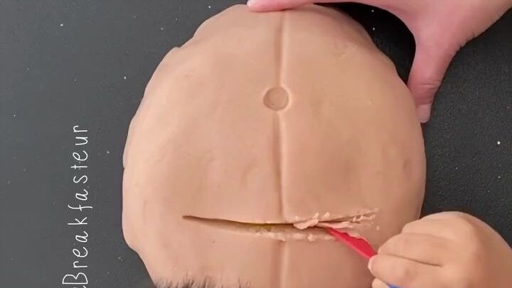 American Doctor Mom Reenacts a Cesarean Section for Her 4-Year-Old Using Dough, Plastic Wrap, and Do
